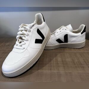 Brand New stylish VEJA V-10 sneakers,  size 10